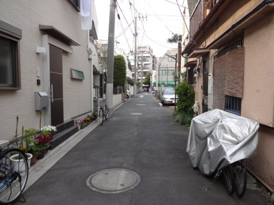 【周辺】 | 関根貸家 | 関根貸家 (右)　物件前　閑静な住宅街で静かな環境です！