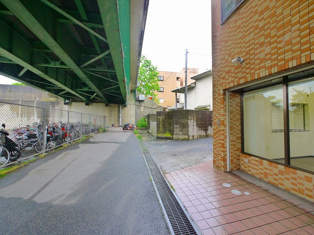 メゾン・ドゥ・クリヨンの周辺