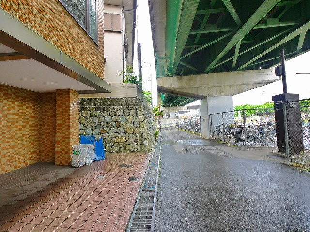 メゾン・ドゥ・クリヨンの周辺