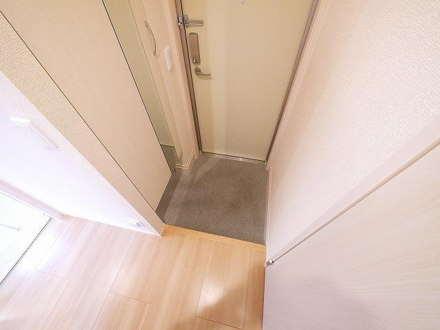 グラン　ウーヴェルトの玄関|明るい玄関です