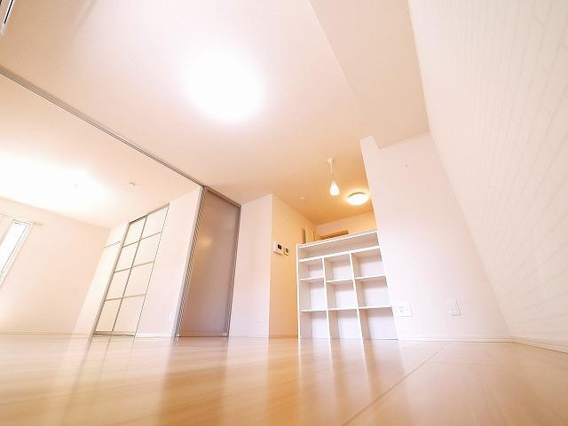 グラン　ウーヴェルトの居間・リビング|こちらの居間で趣味の時間をお楽しみください