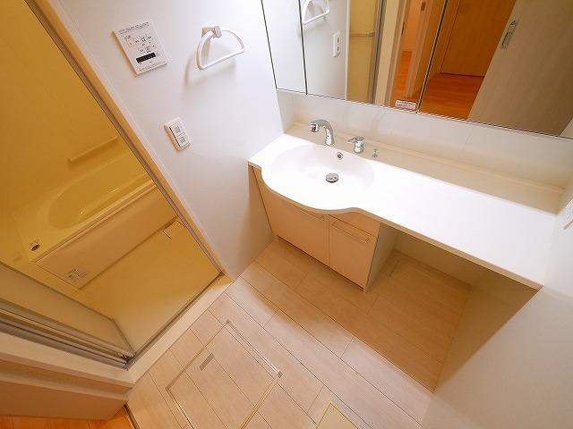 グラン　ウーヴェルトの洗面所|洗面所です