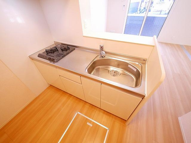 グラン　ウーヴェルトのキッチン|コンパクトなキッチンで掃除もラクラク