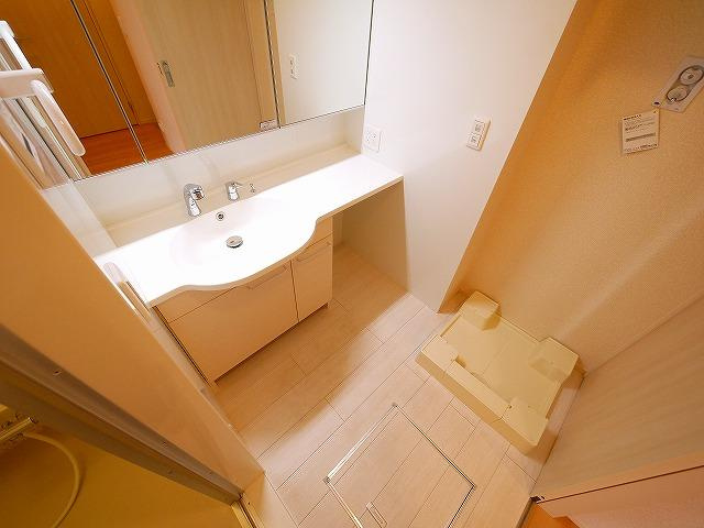 グラン　ウーヴェルトの洗面所|広い洗面スペース