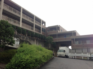 【外観】 | 平成12年築！南西向きのため陽当たり・通風・眺望良好です♪専有面積145㎡超！広々リビングのため開放感あり♪