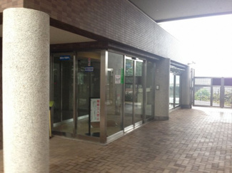 【エントランス】 | 東急東横線「日吉」駅バス20分バス停「県営アパート」徒歩8分等3駅3路線利用可！