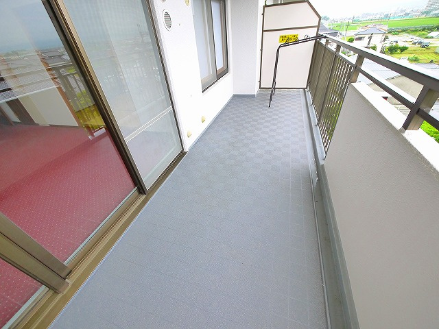 天理二階堂パーク・ホームズのバルコニー|落ち着いた時間を過ごせるバルコニーです