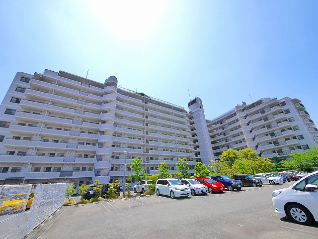 天理二階堂パーク・ホームズの外観|きれいな外観です