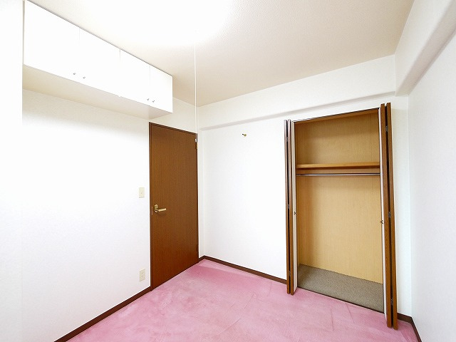 天理二階堂パーク・ホームズの収納|ゆったりした洋室です