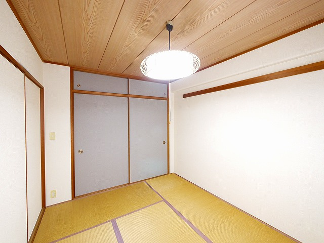 天理二階堂パーク・ホームズの和室|落ち着いた雰囲気の和室付きです