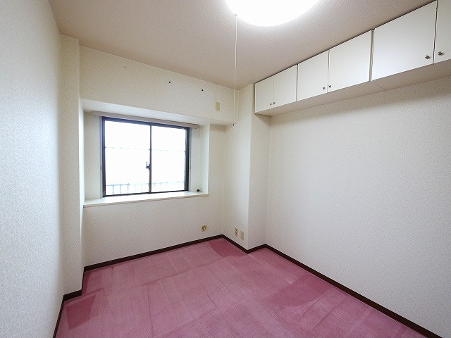 天理二階堂パーク・ホームズの洋室|コンパクトで使いやすい洋室です