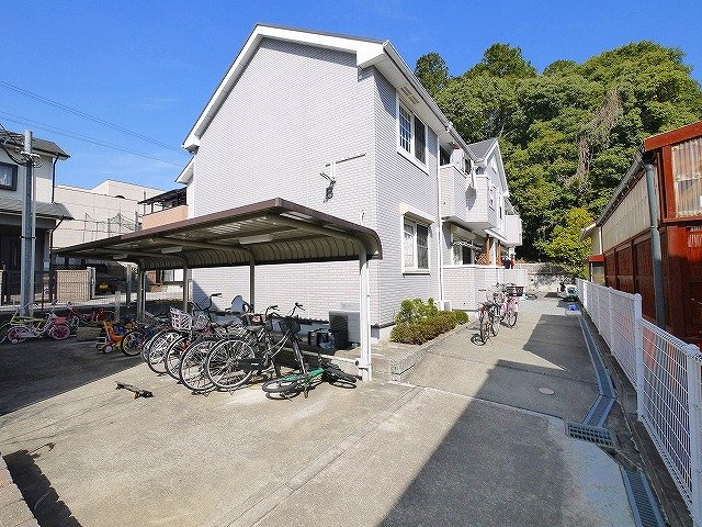 エクセランBのその他共用部分|屋根付きの駐輪場はうれしいですね