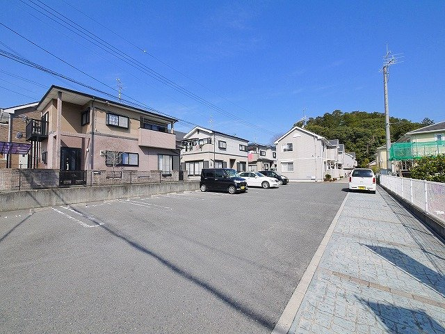 エクセランBの駐車場|建物横に駐車スペースがあります