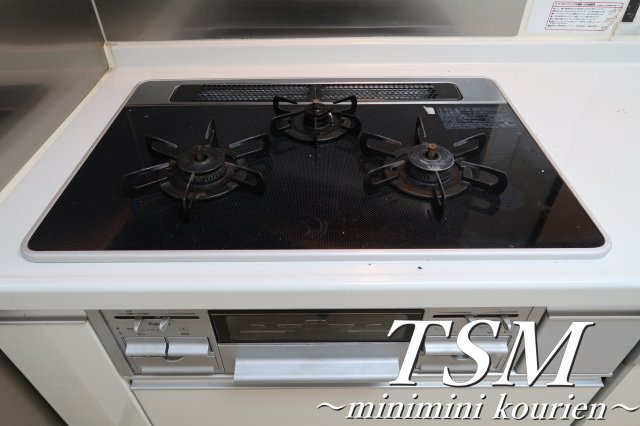 エステムコート香里園のキッチン|３口ガスコンロ付き