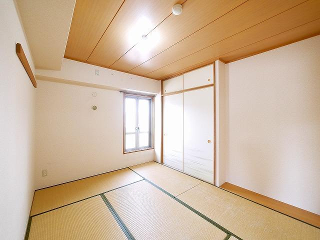 シティーコート富雄の内装|明るい室内です