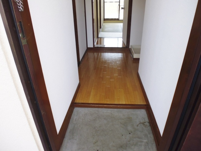 ルミナスハイツ2の玄関