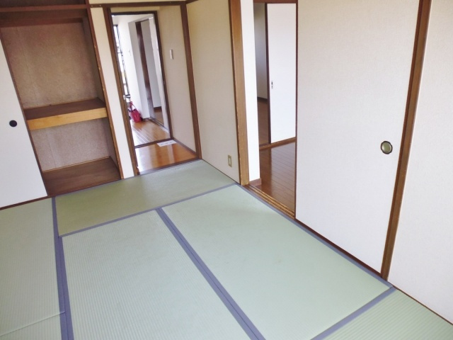 ルミナスハイツ2の居間・リビング