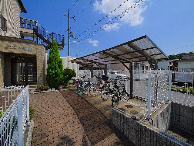 ビエント生駒のその他共用部分|駐輪場完備