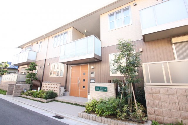 東大阪市中小阪５丁目のアパートの外観