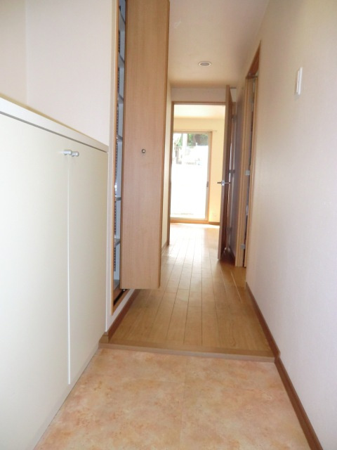 テラスコート三津屋の玄関