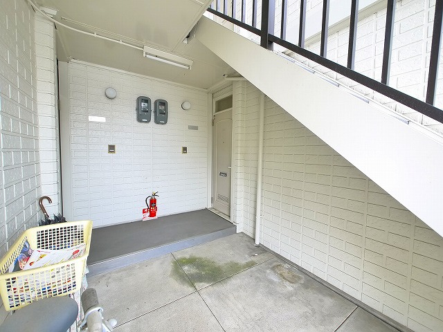 ソファレ堀井Aのエントランス|綺麗な共有スペース。