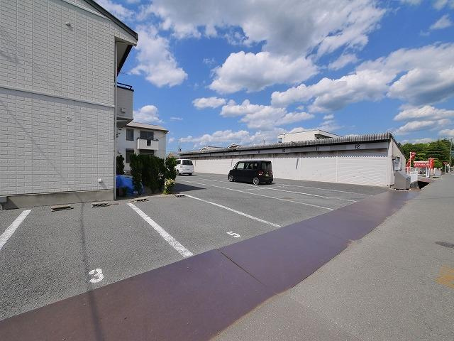 ソファレ堀井Aの駐車場|駐車場完備です