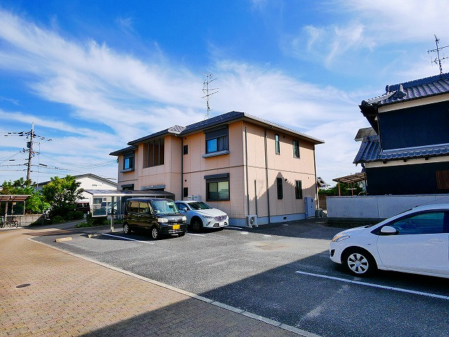 フェリシティーAの駐車場