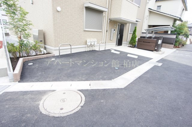 メゾンド　ベリタスの駐車場