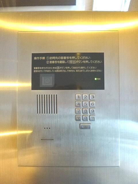 RESIDIA上野御徒町のエントランス|モニター付オートロックセキュリティです