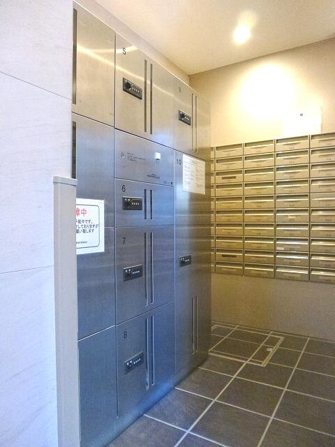 RESIDIA上野御徒町のロビー|宅配ＢＯＸです