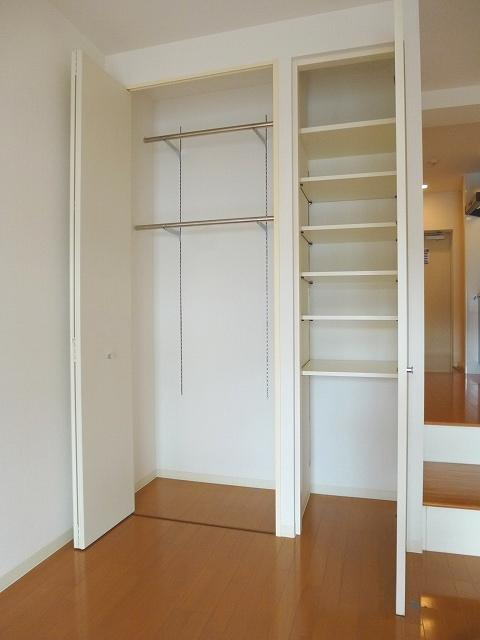 RESIDIA上野御徒町の収納|多機能なクローゼットです