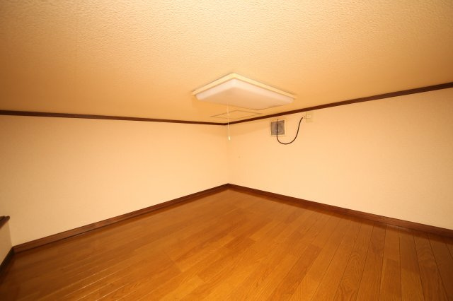 フラワーカースルＡ棟のその他|ロフト（4）