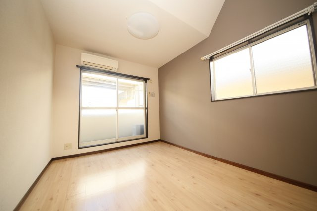 フラワーカースルＡ棟の居間・リビング|洋室（1）