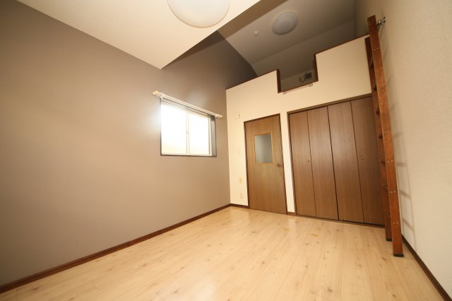 フラワーカースルＡ棟の居間・リビング|洋室（2）