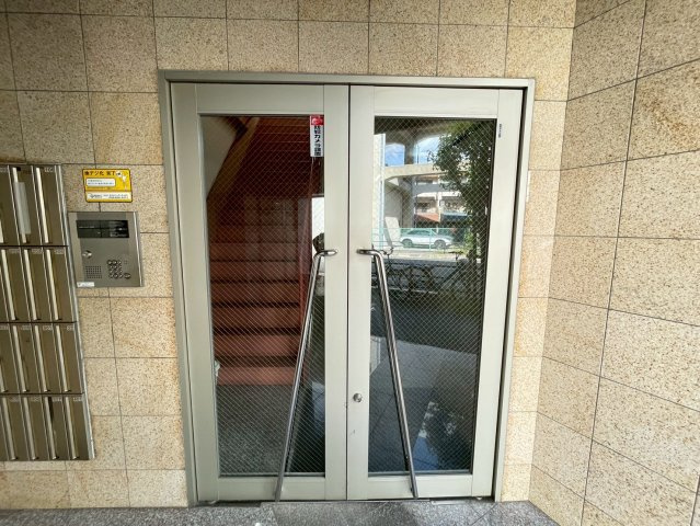 アドバンス俊徳のエントランス