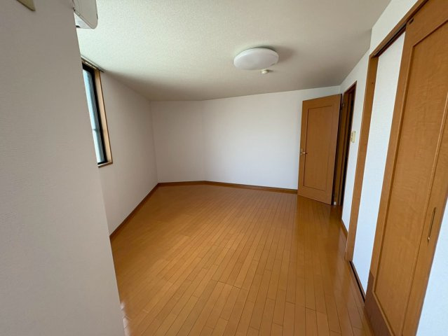 アドバンス俊徳の洋室