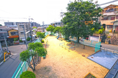 【展望】 | 宇治市広野町丸山　中古戸建 | 西側にある《広野丸山南児童遊園》です。緑もあり解放的なロケーションで気持ちのよい暮らしになりそうですね。