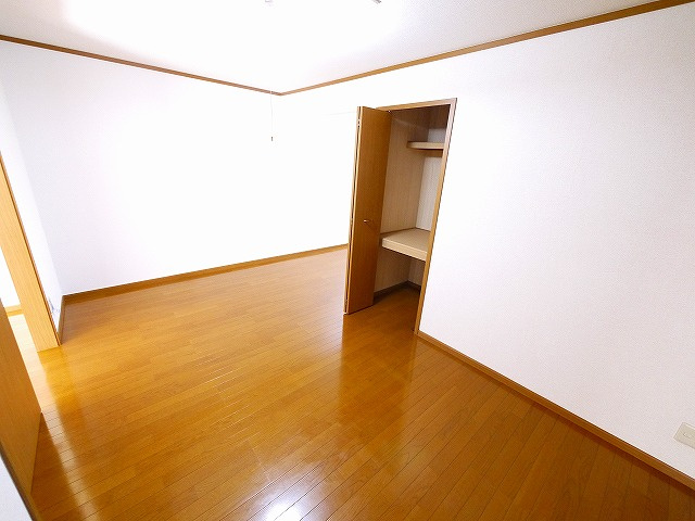 シャトーローリエＣの居間・リビング|居間です