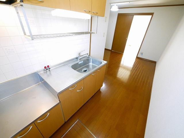 シャトーローリエＣのキッチン|コンパクトなキッチンで掃除もラクラク