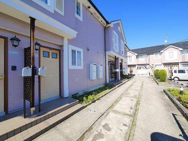 シャトーローリエＣのエントランス|毎日通るエントランスはこのようになっています