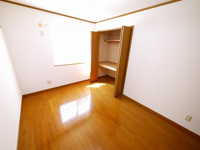 シャトーローリエＣの洋室|落ち着いた色調の洋室です