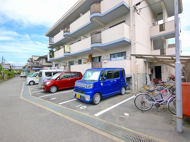 マンション城西の駐車場