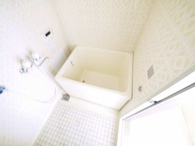 新町ロイヤルハイツの浴室|日々の疲れを癒すお風呂付です