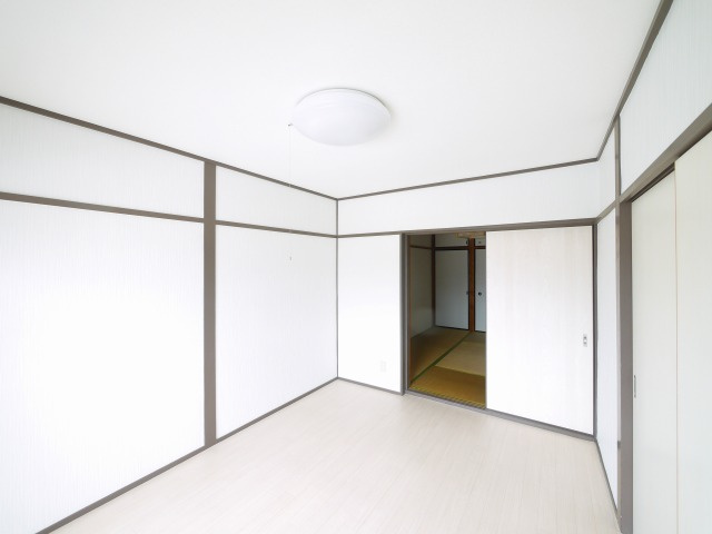 新町ロイヤルハイツの洋室|コンパクトで使いやすい洋室です