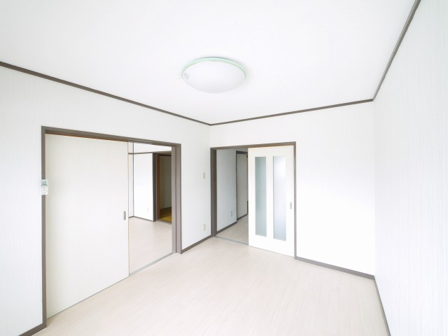 新町ロイヤルハイツの洋室|ゆったりした洋室です