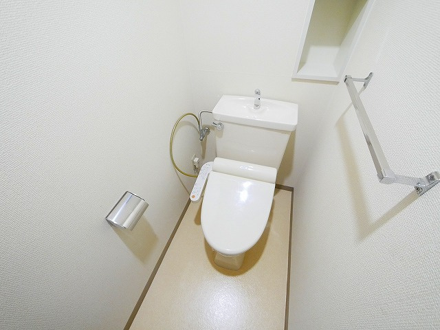 ルモン奈良大森のトイレ|ゆったりとした空間のトイレです