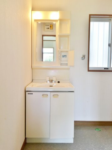 石山邸の独立洗面台