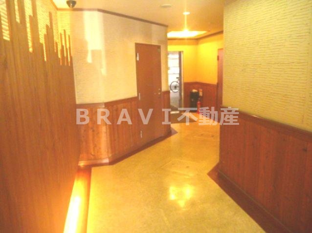 シャルムヒルズ松屋町　BRAVI不動産のエントランス|【シャルムヒルズ松屋町】清潔なエントランスです