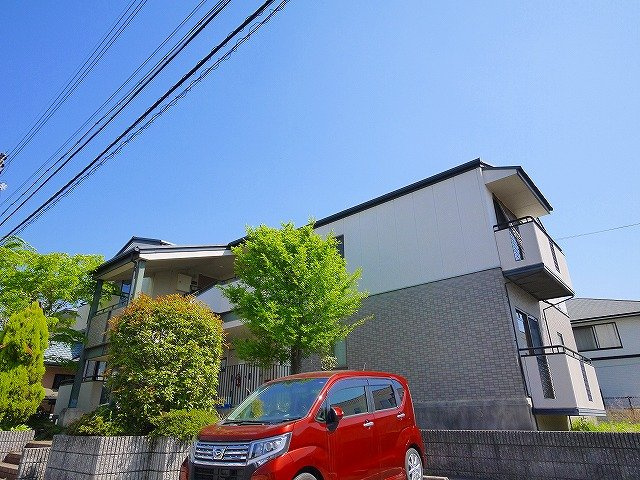 バーベナ光台E棟の外観