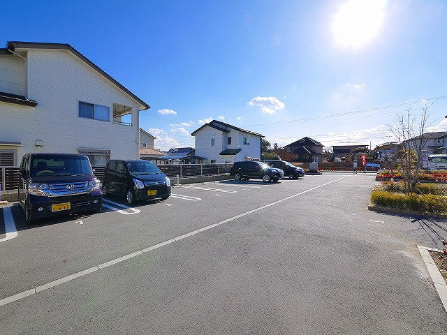 Ｓｅｒｅｎａ　Ｖｉｌｌａ　ＳＫの駐車場|駐車場があるので、車を買う予定の方も安心です